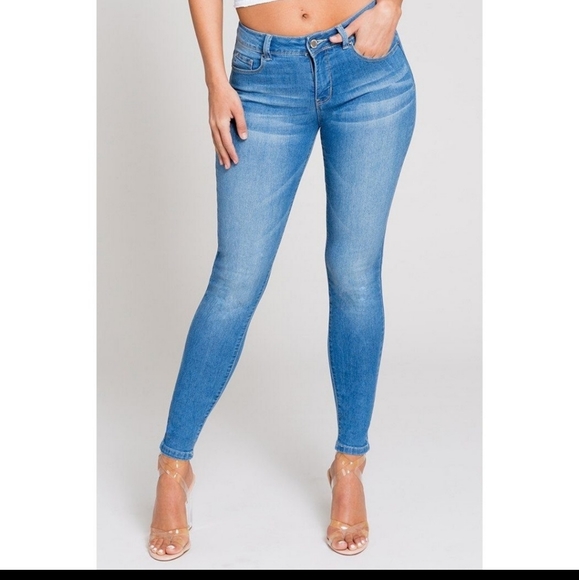 YMI Wanna Betta Shape Mid Rise Skinny Jeans New With Tags - Picture 2 of 6